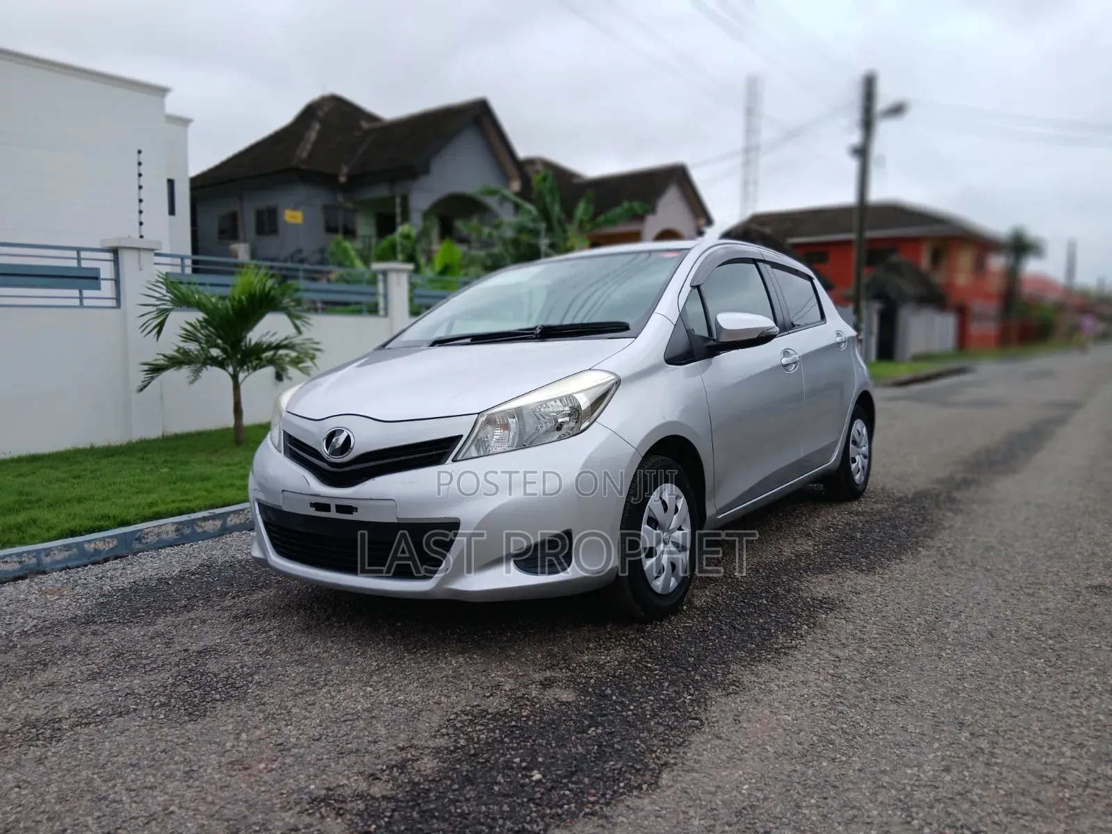 Toyota Vitz 2014 Silver