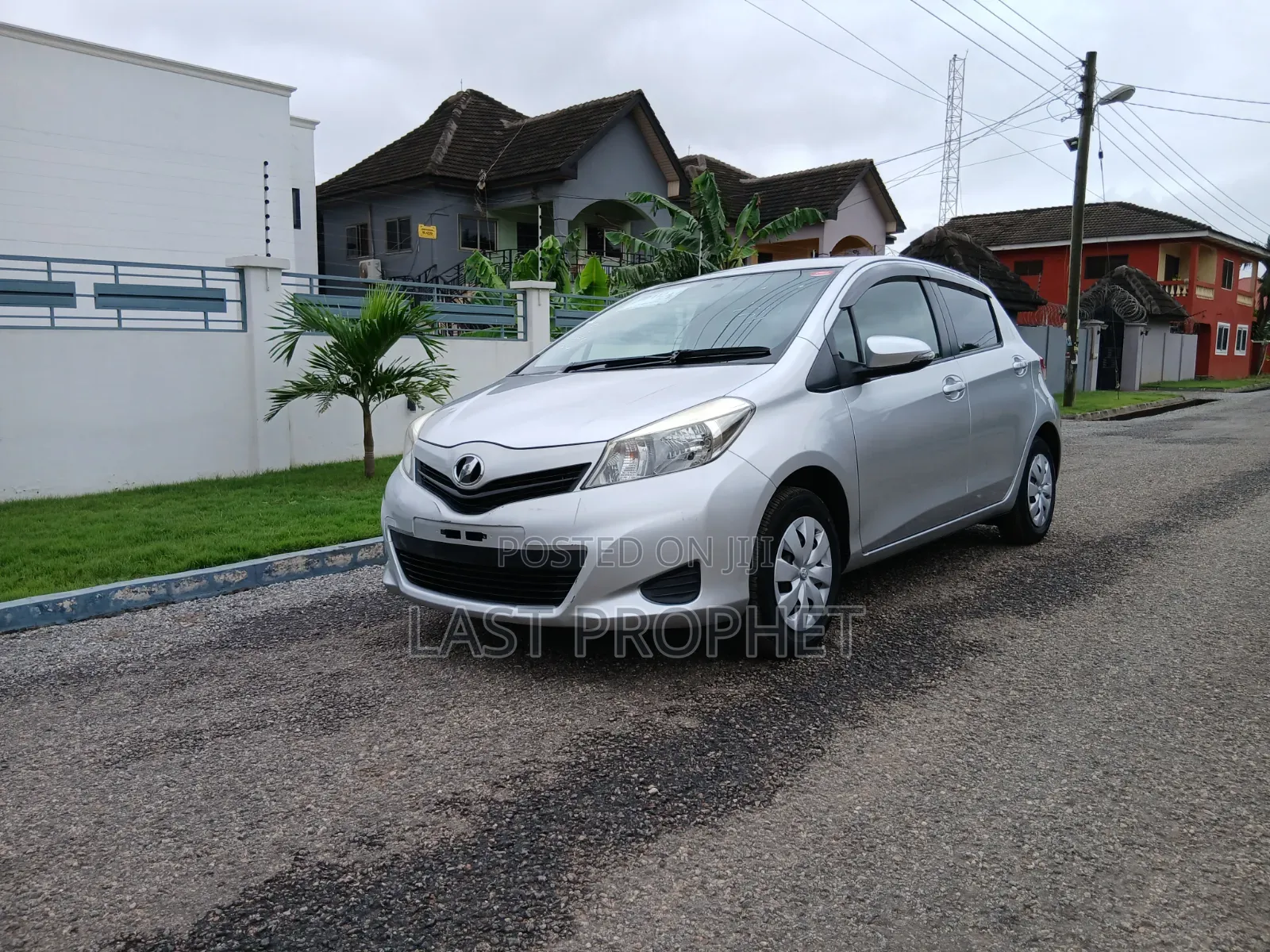 Toyota Vitz 2014 Silver