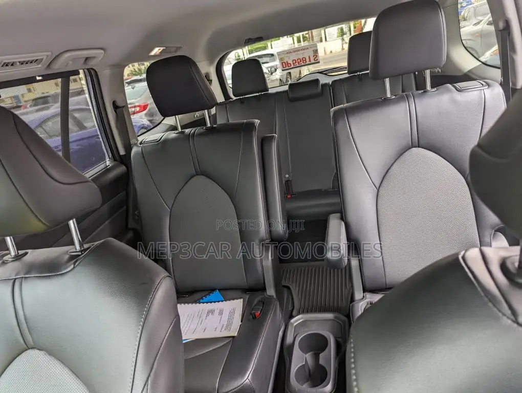 Toyota Grand Highlander XLE AWD 2024 Blue