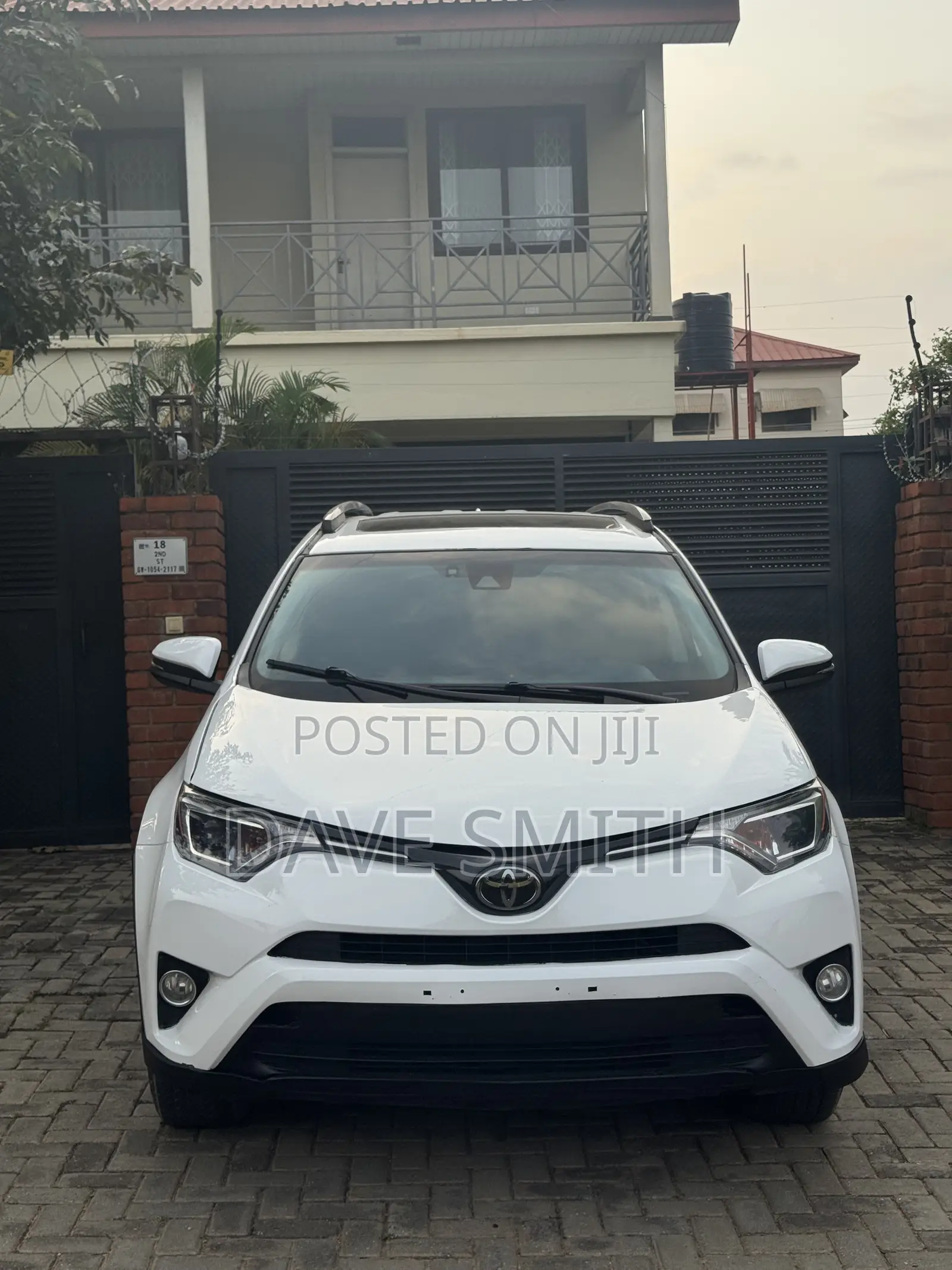 Toyota RAV4 XLE 4dr SUV AWD (2.5L 4cyl 6A) 2018 White
