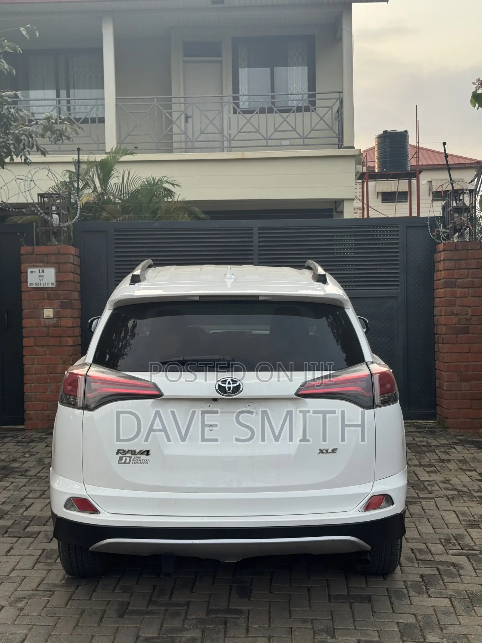 Toyota RAV4 XLE 4dr SUV AWD (2.5L 4cyl 6A) 2018 White