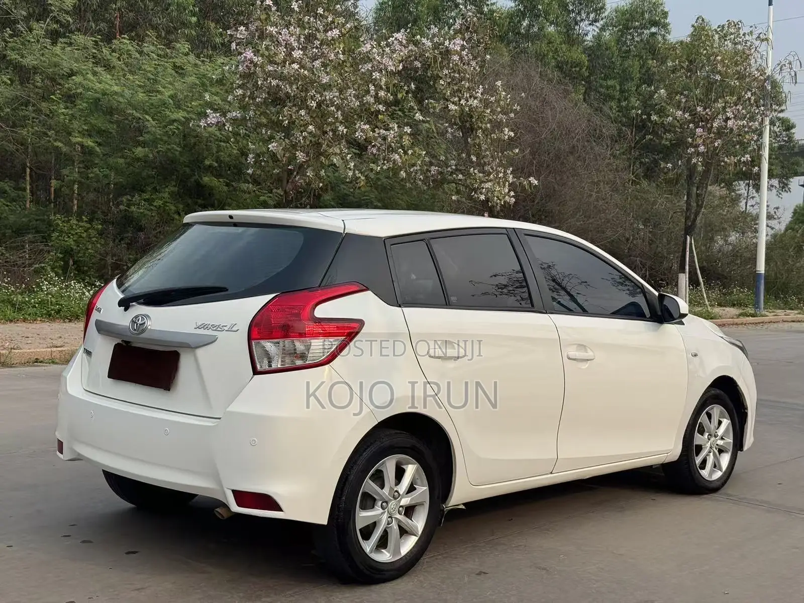 Toyota Yaris L Hatchback 5dr 2014 White
