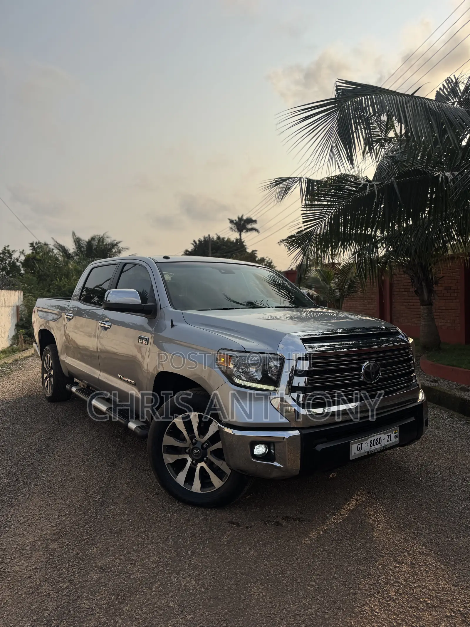 Toyota Tundra Limited 5.7L V8 4x2 CrewMax 5.6 ft. box 145.7 in. WB 2017