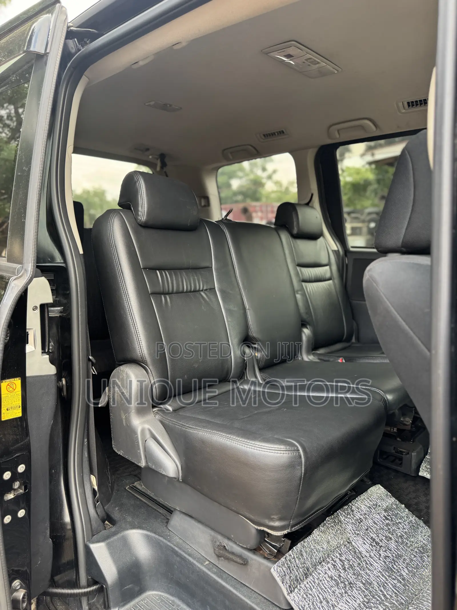 Toyota Voxy V 4WD 8-Seater 2011 Black