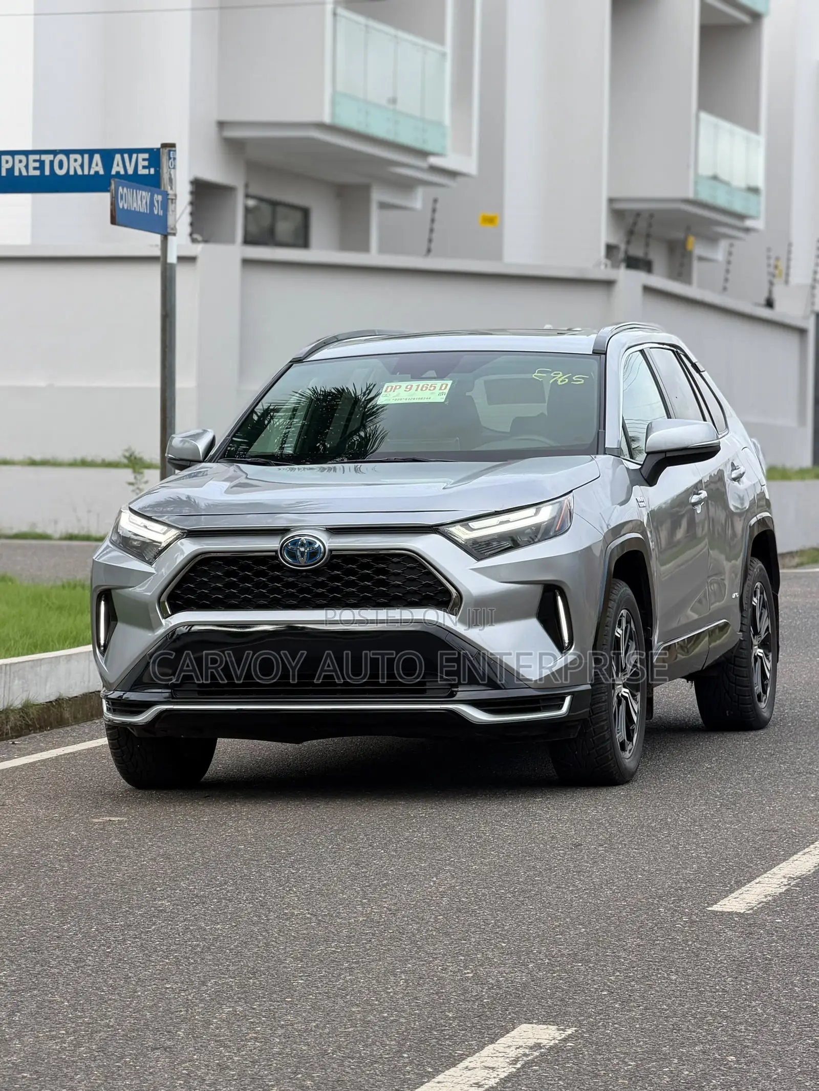 Toyota RAV4 XLE Premium AWD 2023 Silver