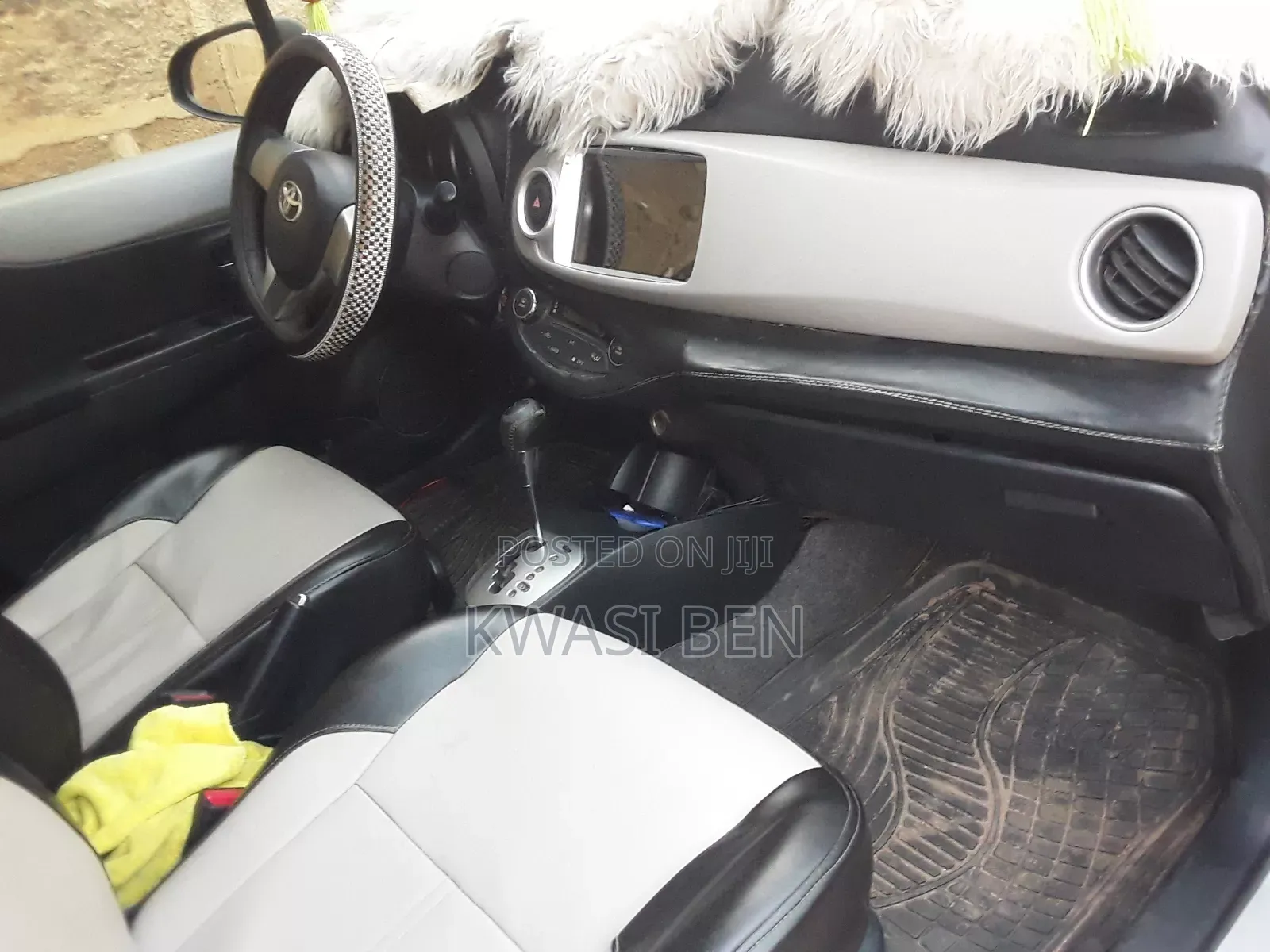 Toyota Vitz 2012 Gray