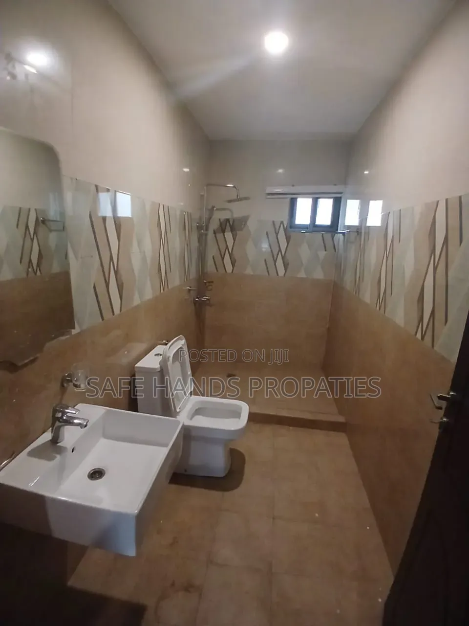 4bdrm Mansion in Accra Metropolitan for rent