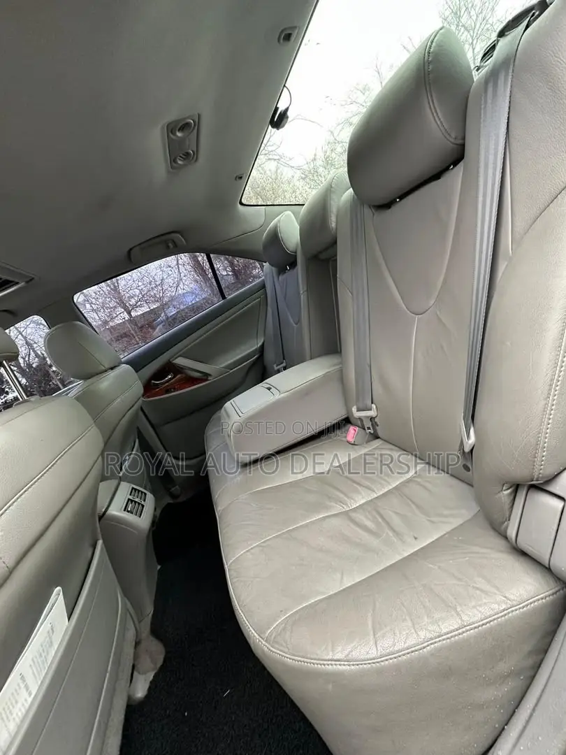 Toyota Camry Base 4dr Sedan (2.5L 4cyl 6M) 2010 White