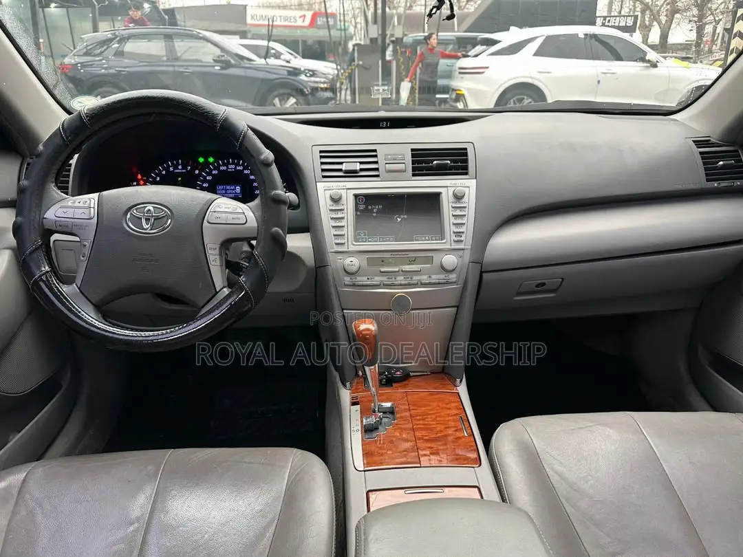 Toyota Camry Base 4dr Sedan (2.5L 4cyl 6M) 2010 White