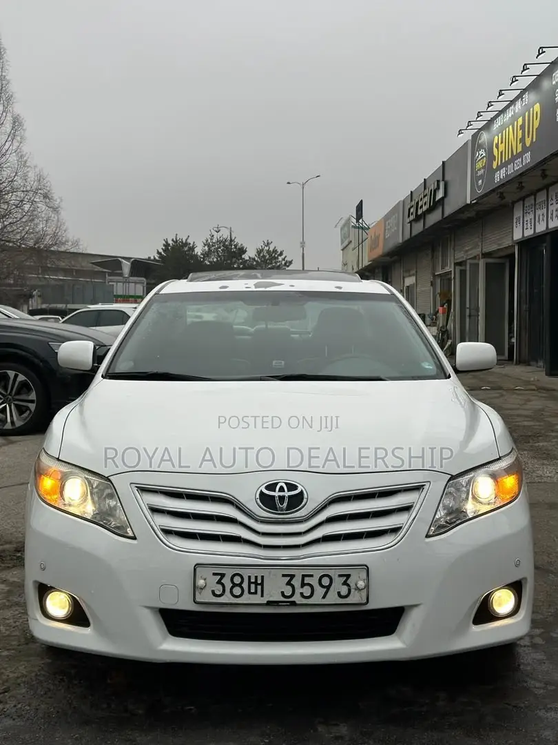 Toyota Camry Base 4dr Sedan (2.5L 4cyl 6M) 2010 White
