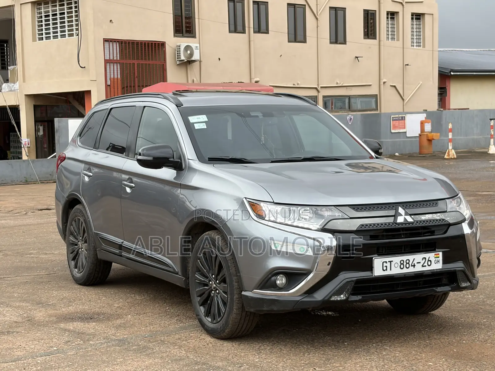 Mitsubishi Outlander SE FWD 2020 Gray