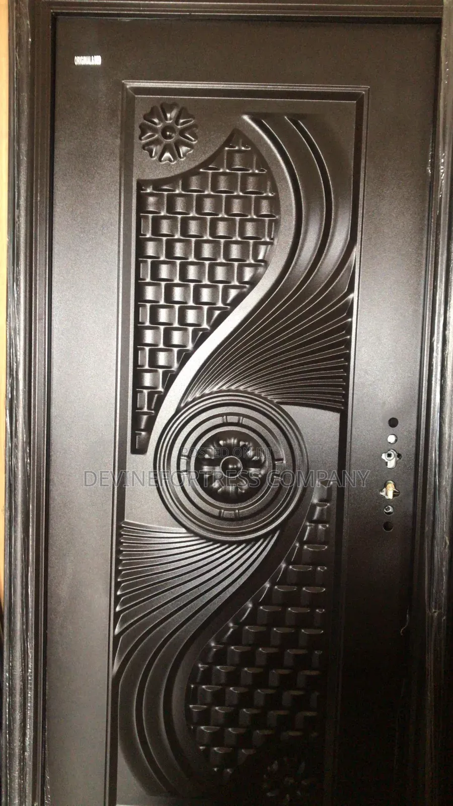 High Quality Sed Rough Door Single Available in Sizes Black/White