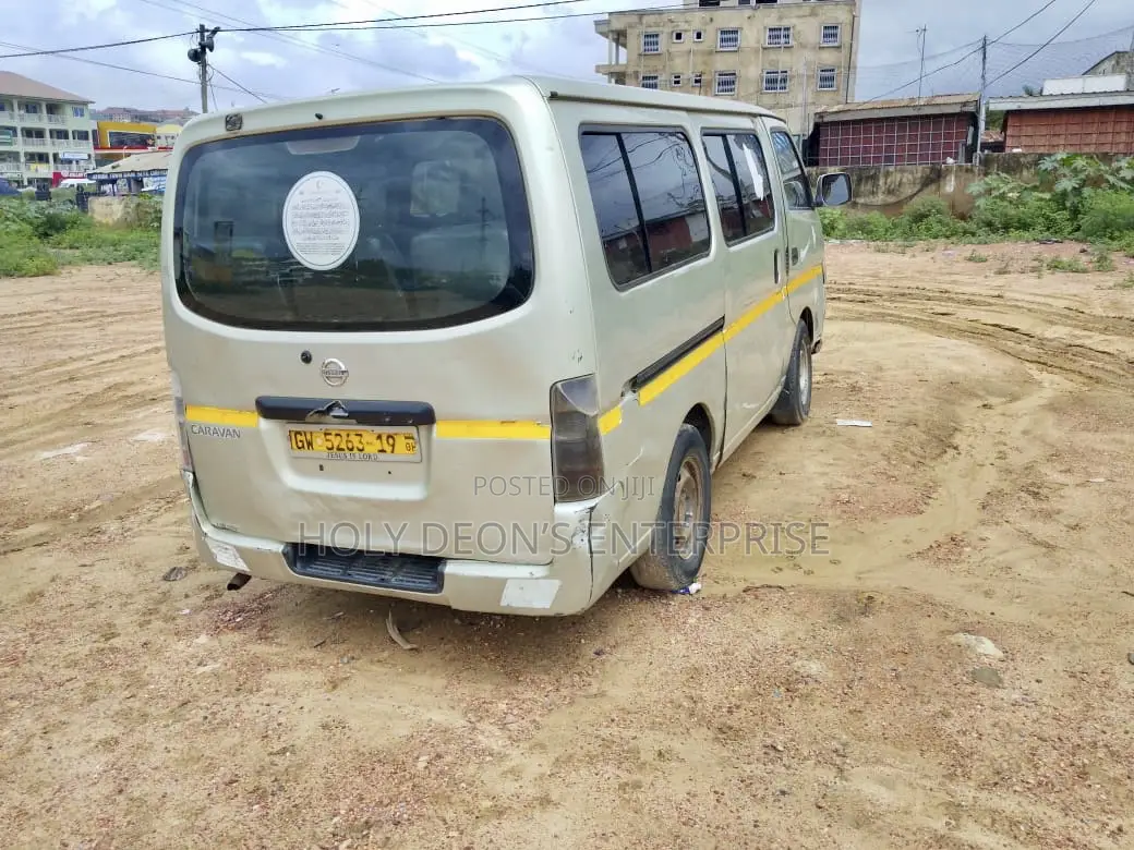 Nissan Caravan (Urvan) 2012 Silver