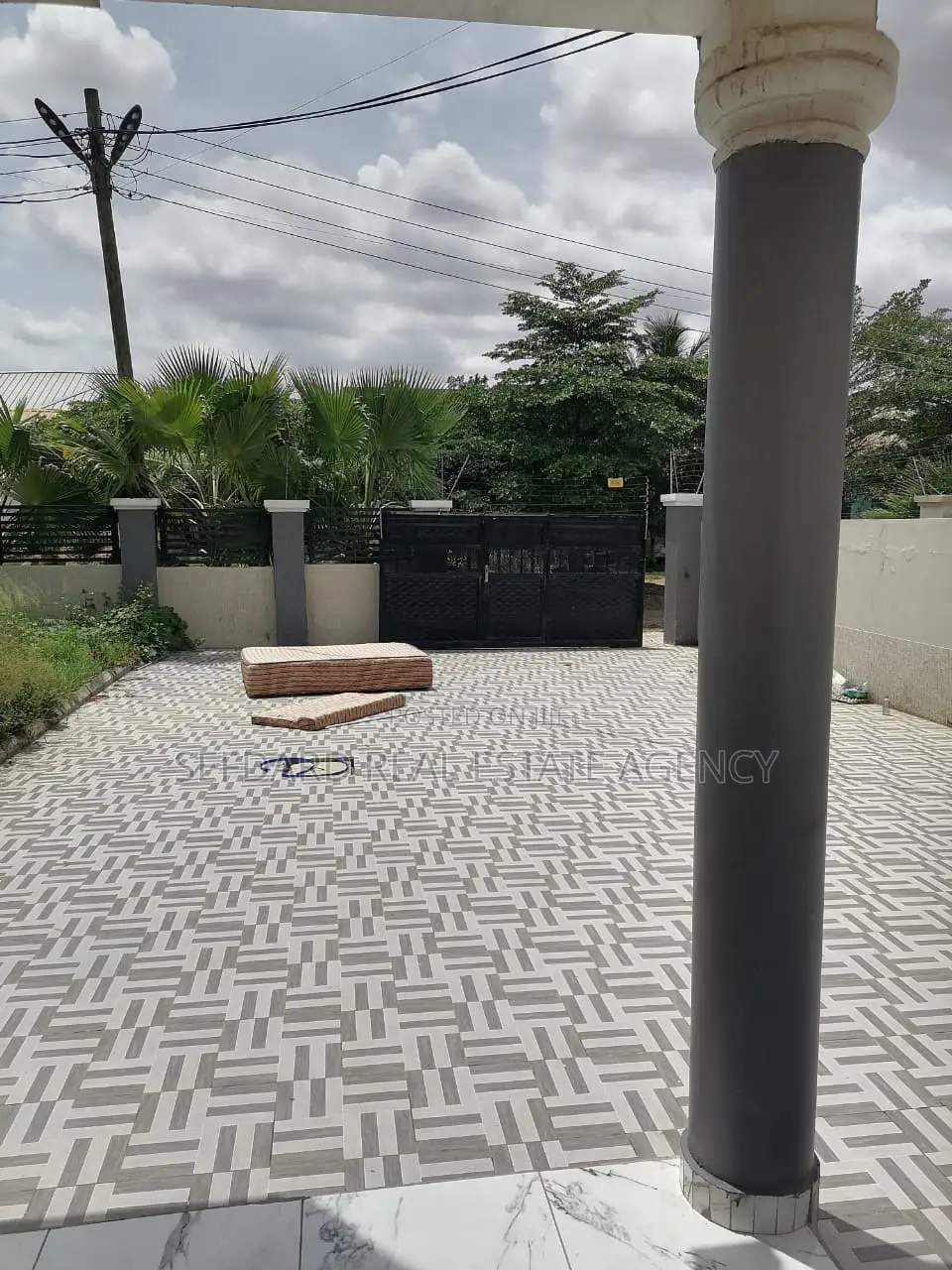 4bdrm Duplex in Sefdard Properties, Pokuase for rent