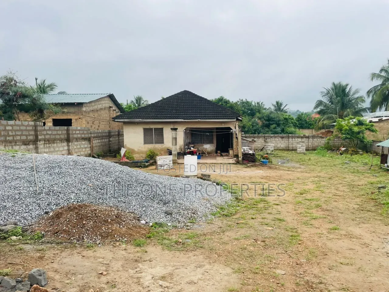 2bdrm House in Adjen Kotoku Papase, Amasaman for sale