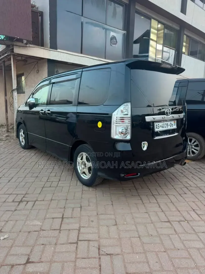 Toyota Voxy 2012 Black