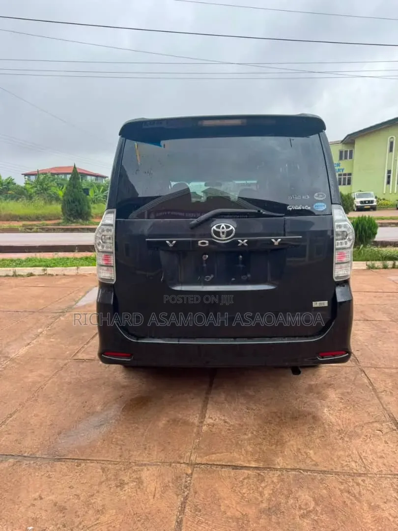 Toyota Voxy 2012 Black
