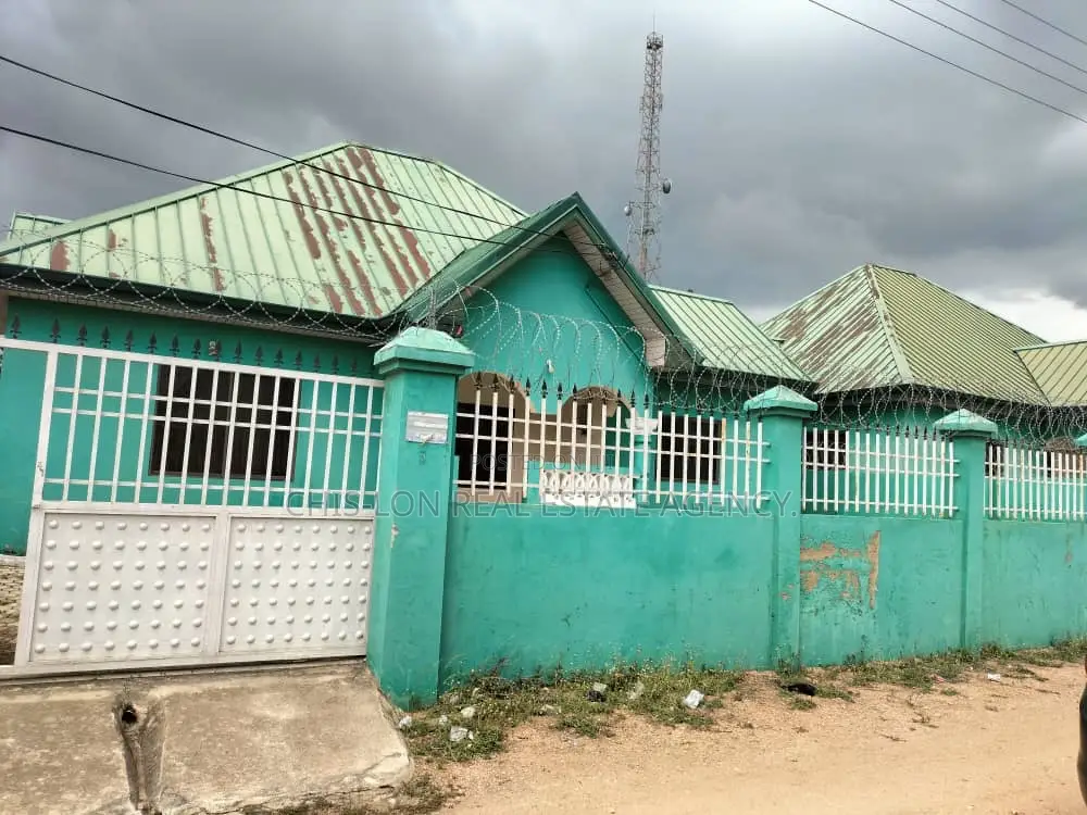3bdrm House in Chislon, Adade for rent