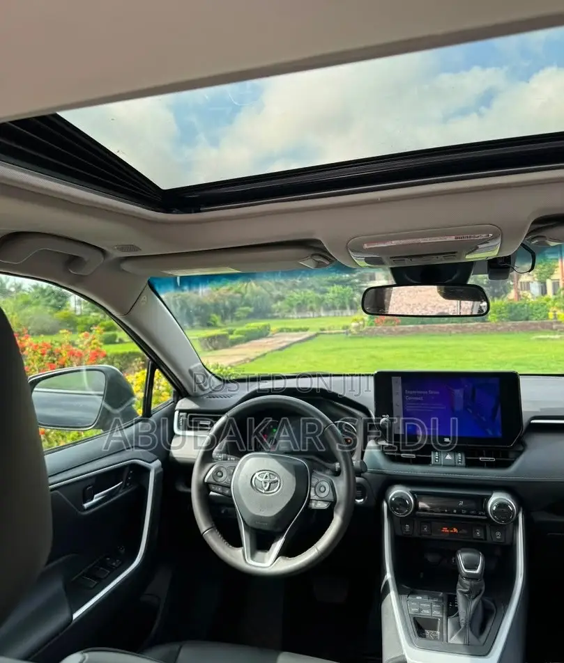 Toyota RAV4 XLE Premium AWD 2024 Black