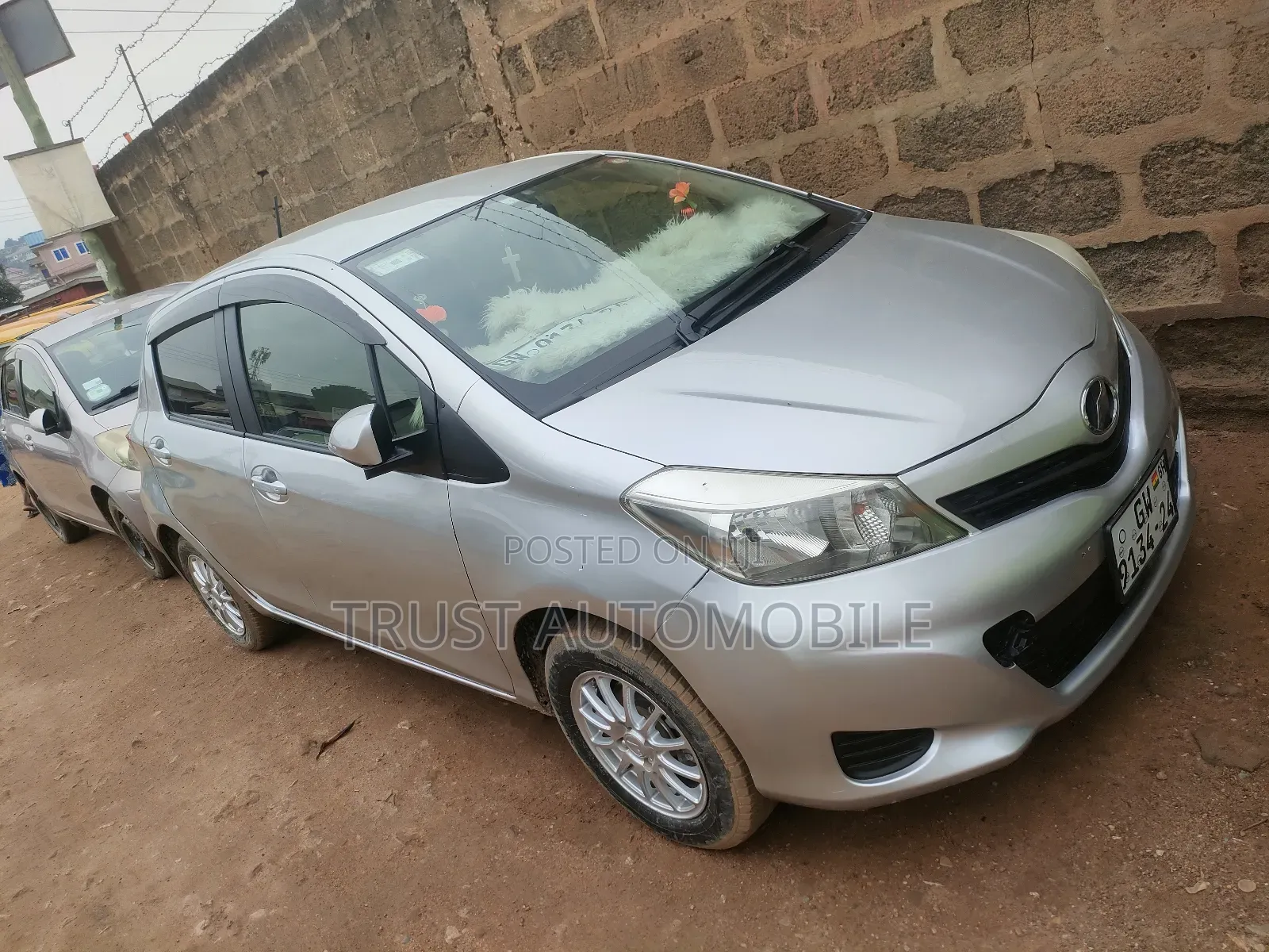 Toyota Vitz 1.3 FWD 5dr 2013 Silver