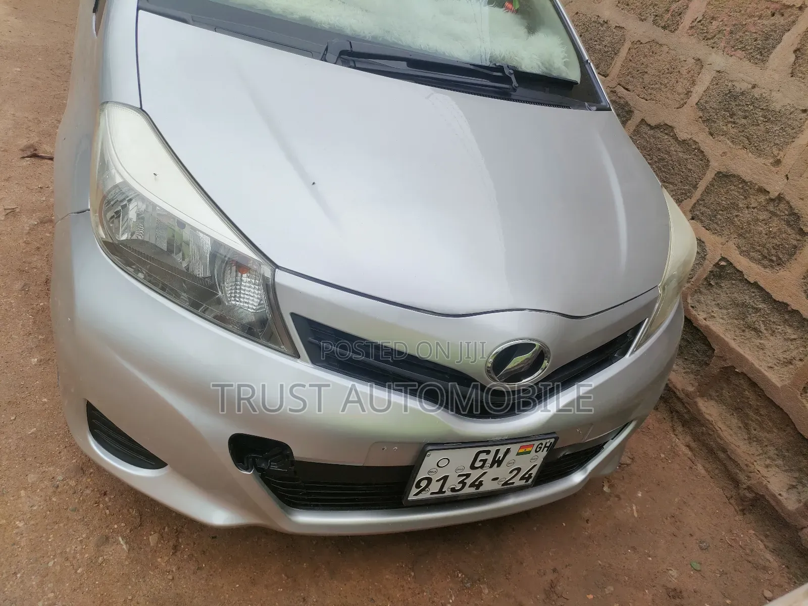 Toyota Vitz 1.3 FWD 5dr 2013 Silver