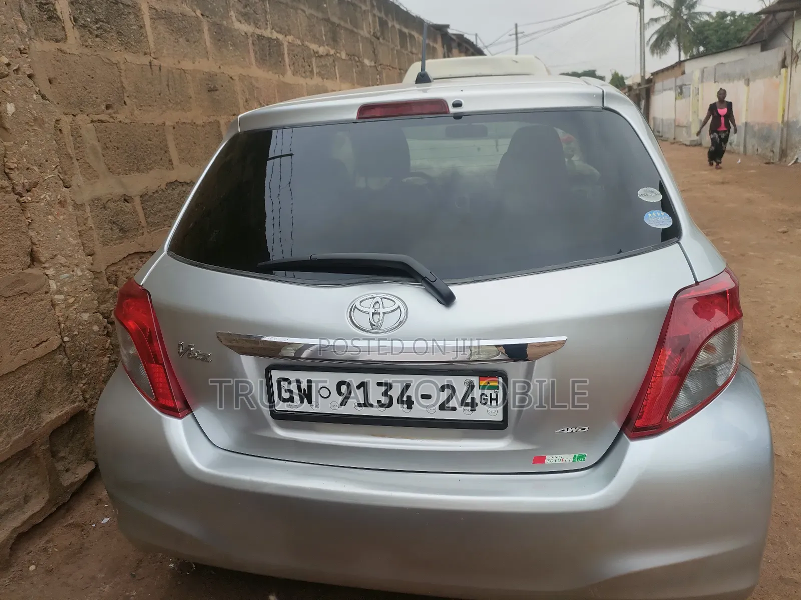 Toyota Vitz 1.3 FWD 5dr 2013 Silver