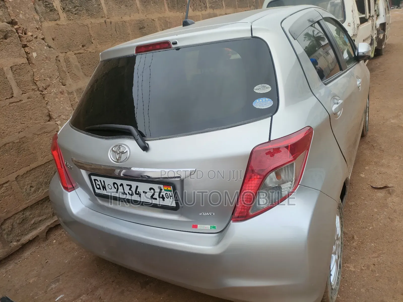 Toyota Vitz 1.3 FWD 5dr 2013 Silver