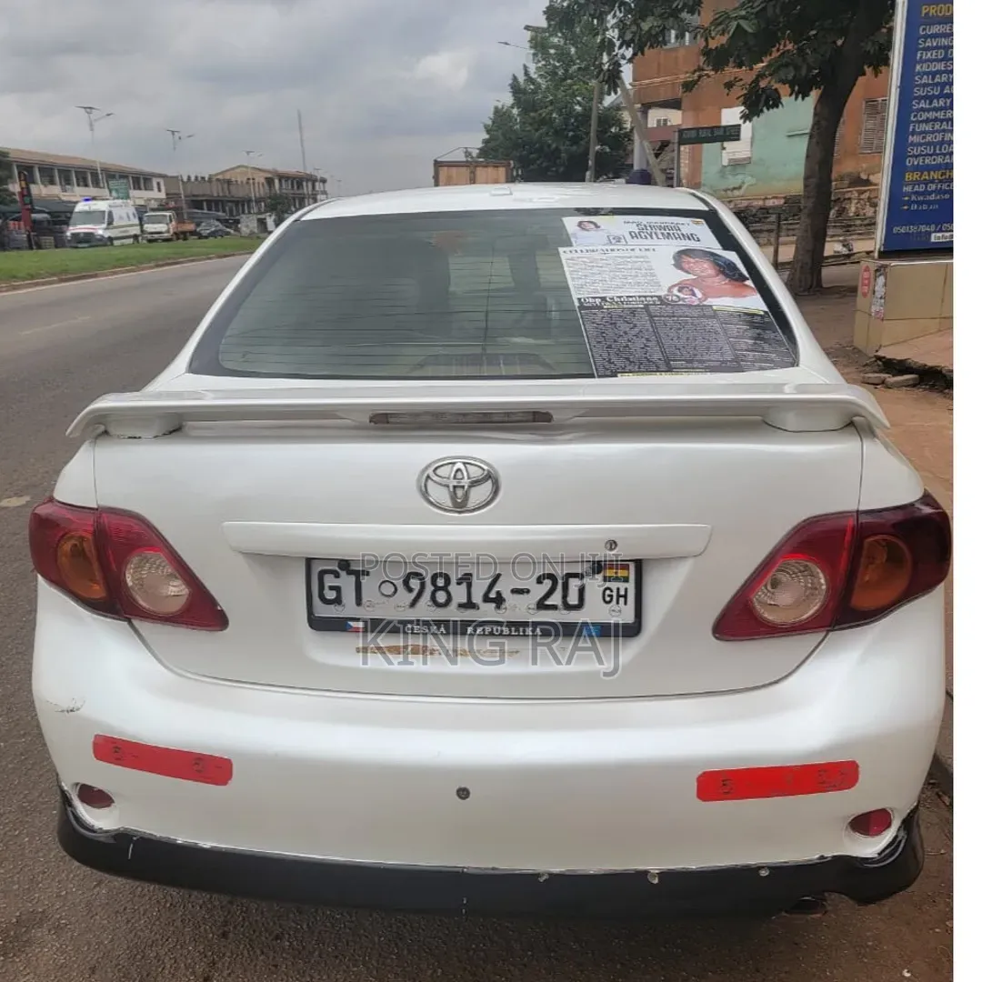 Toyota Corolla 2010 White