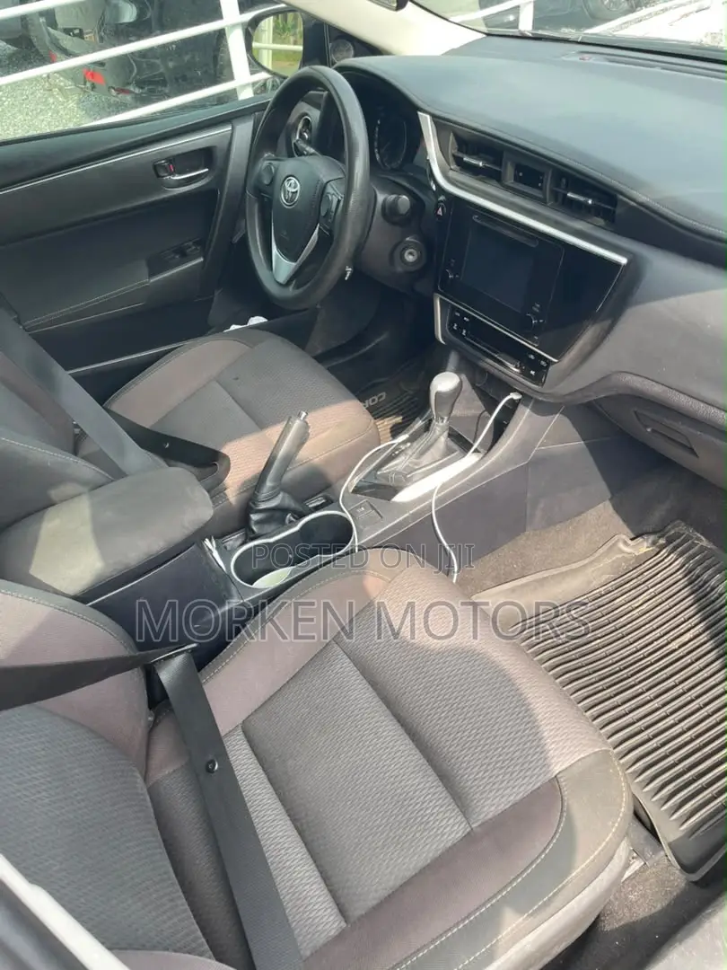 Toyota Corolla L (1.8L 4cyl 2A) 2018 Gray