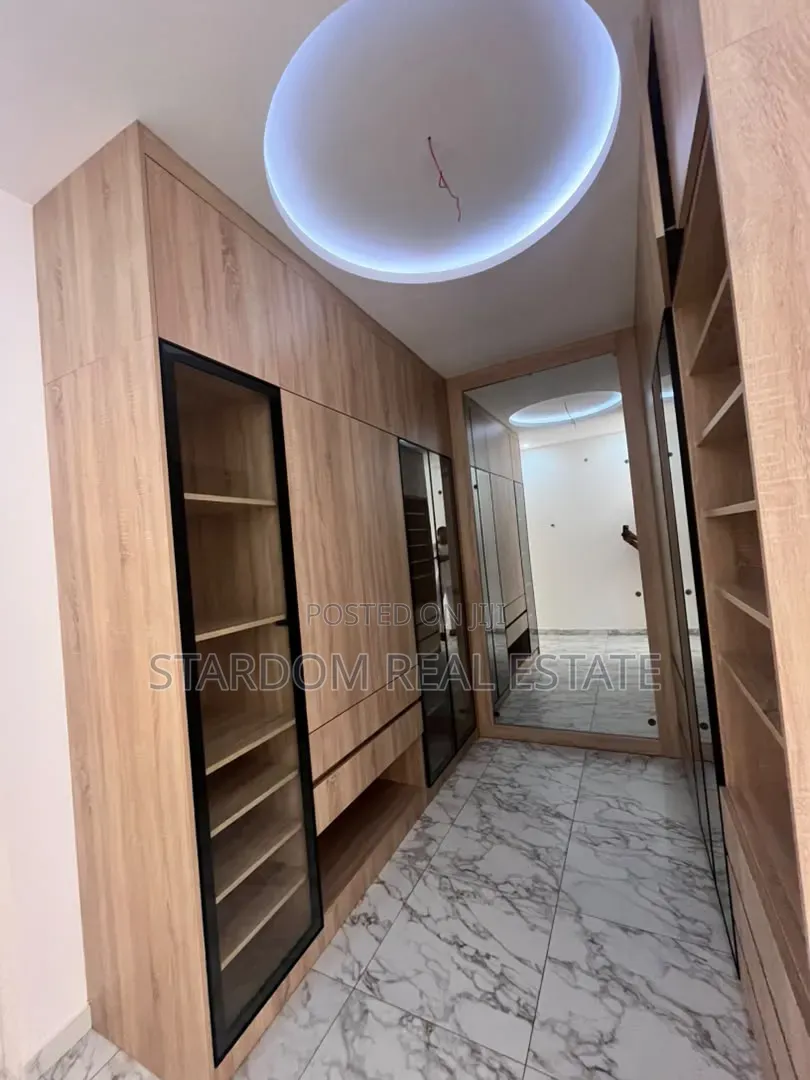 4bdrm Duplex in Ashaley Botwe, School Junction for rent