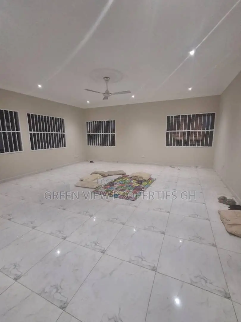 4bdrm Duplex in Ashaley Botwe for rent