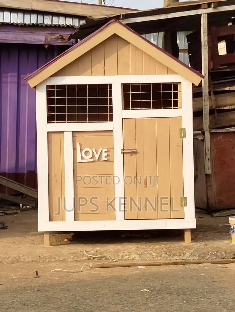 Pallet Dog House