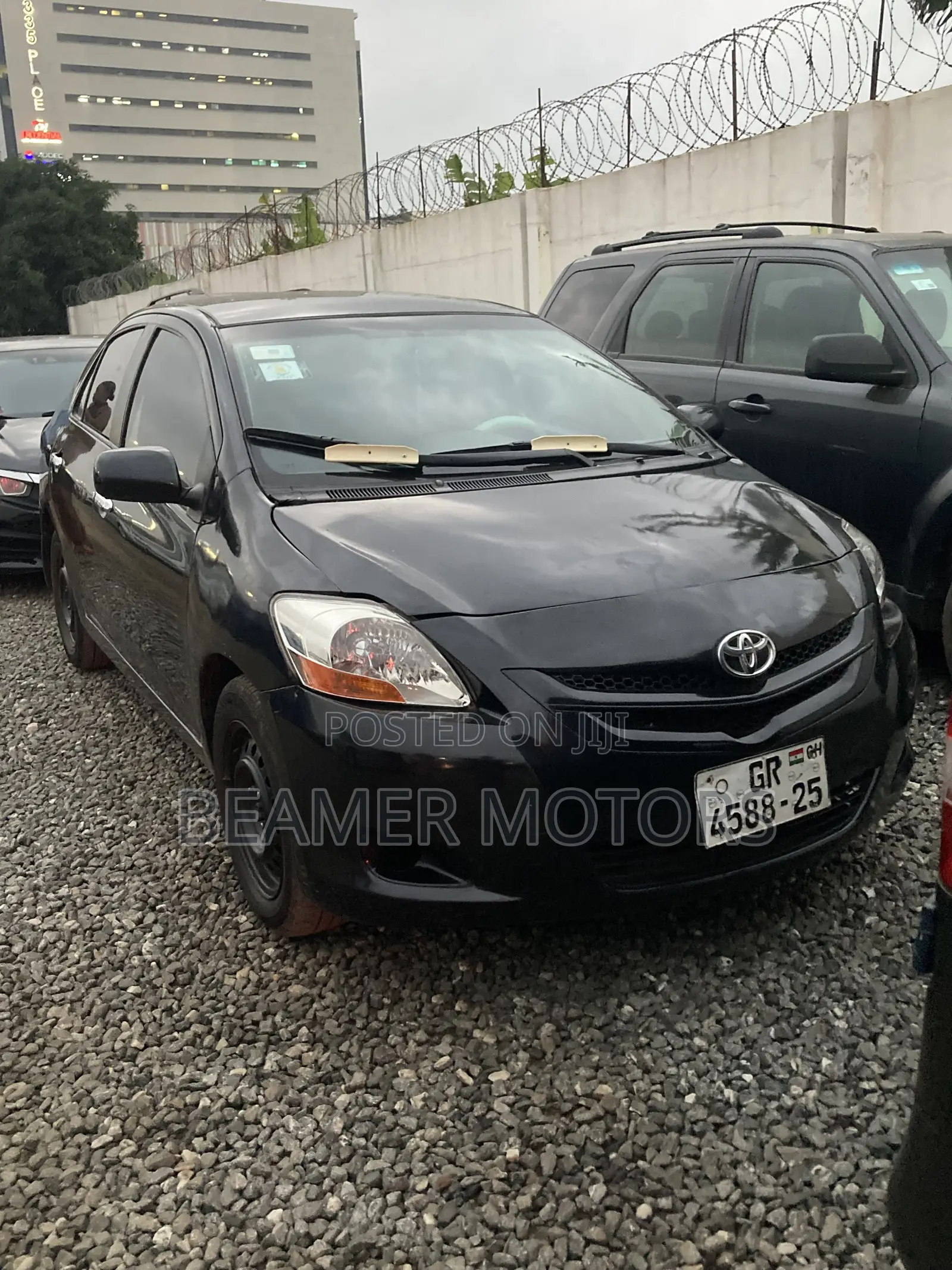 Toyota Yaris Base Sedan 4dr 2010 Black