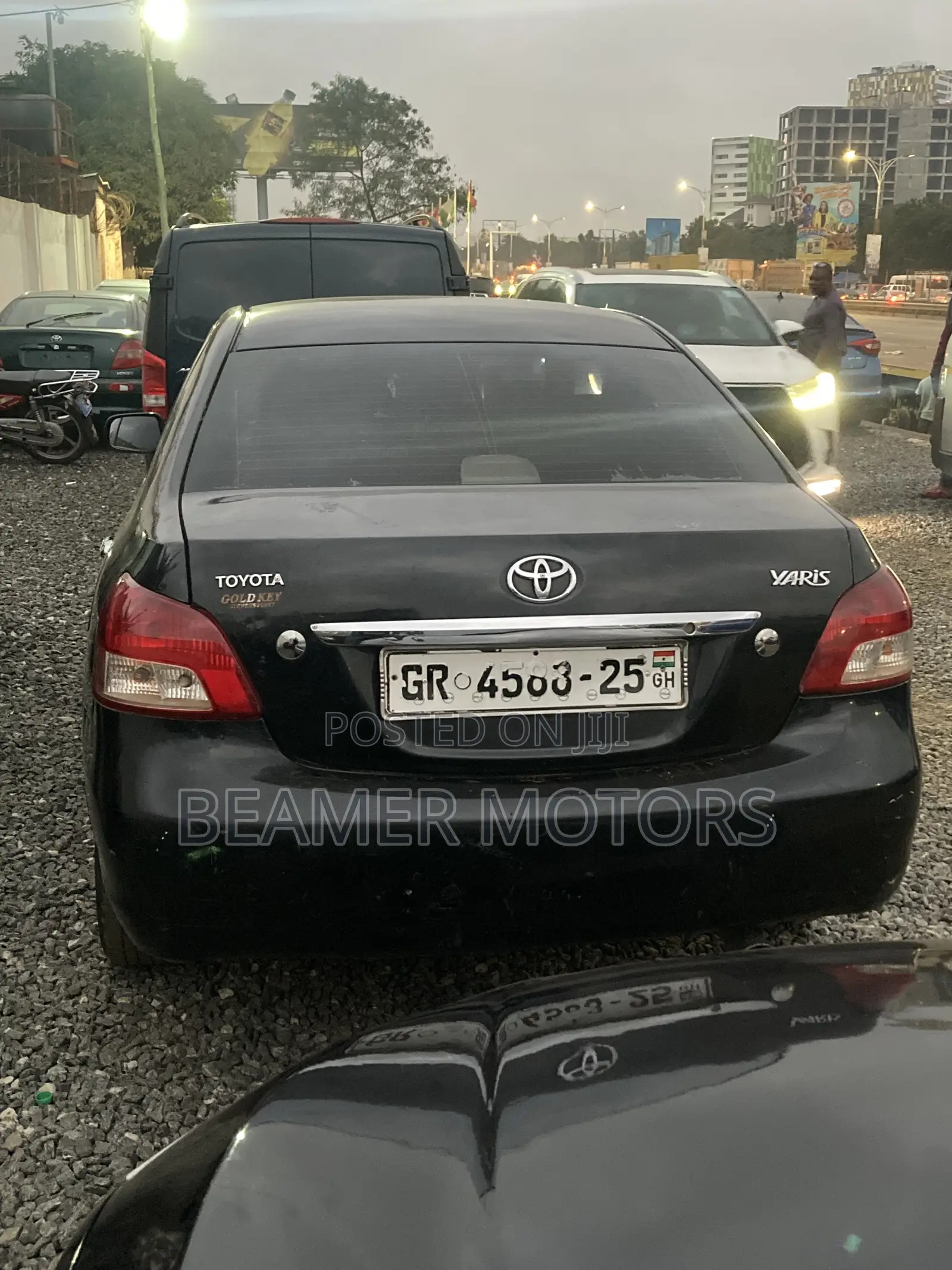 Toyota Yaris Base Sedan 4dr 2010 Black