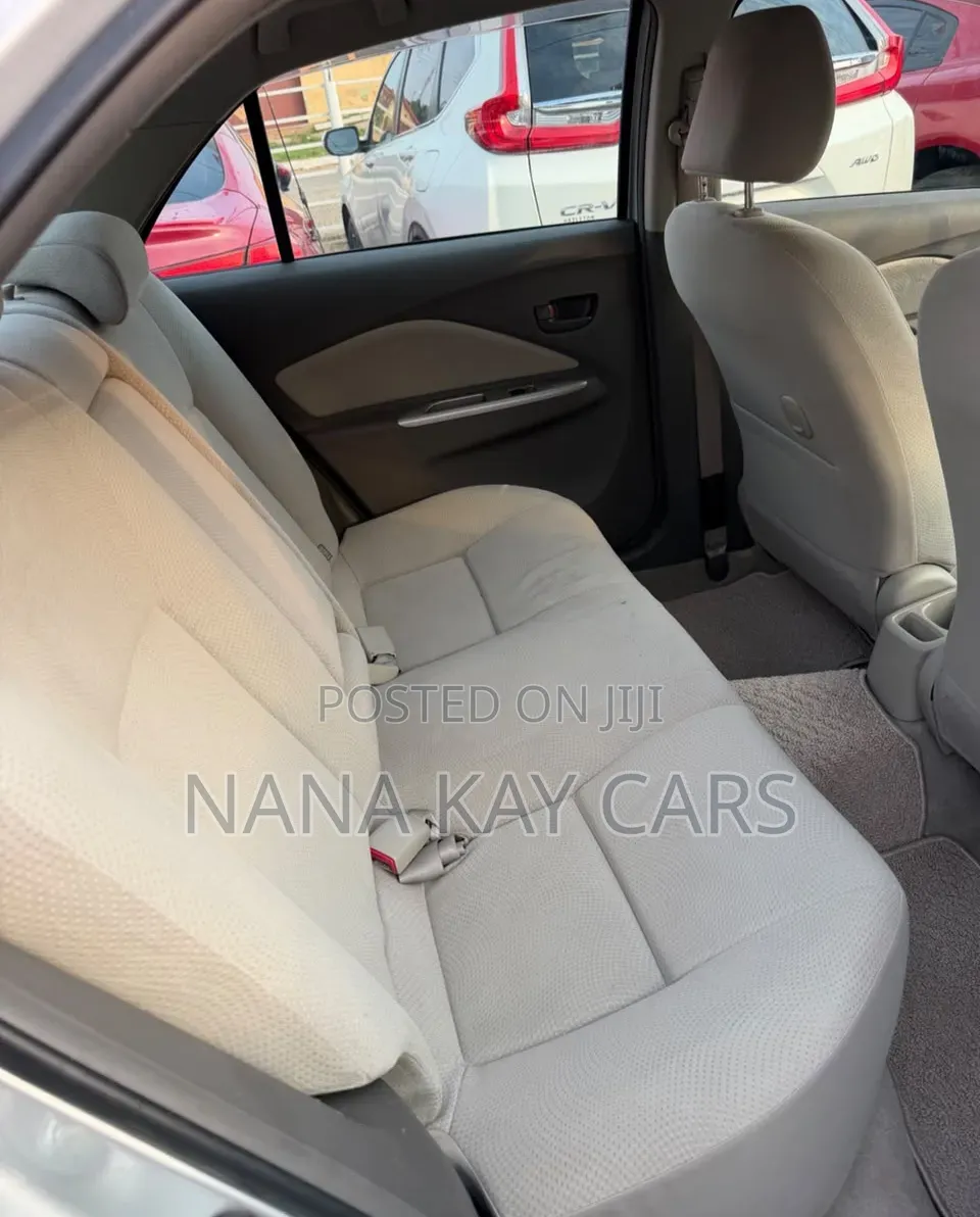 Toyota Belta 2010 Silver