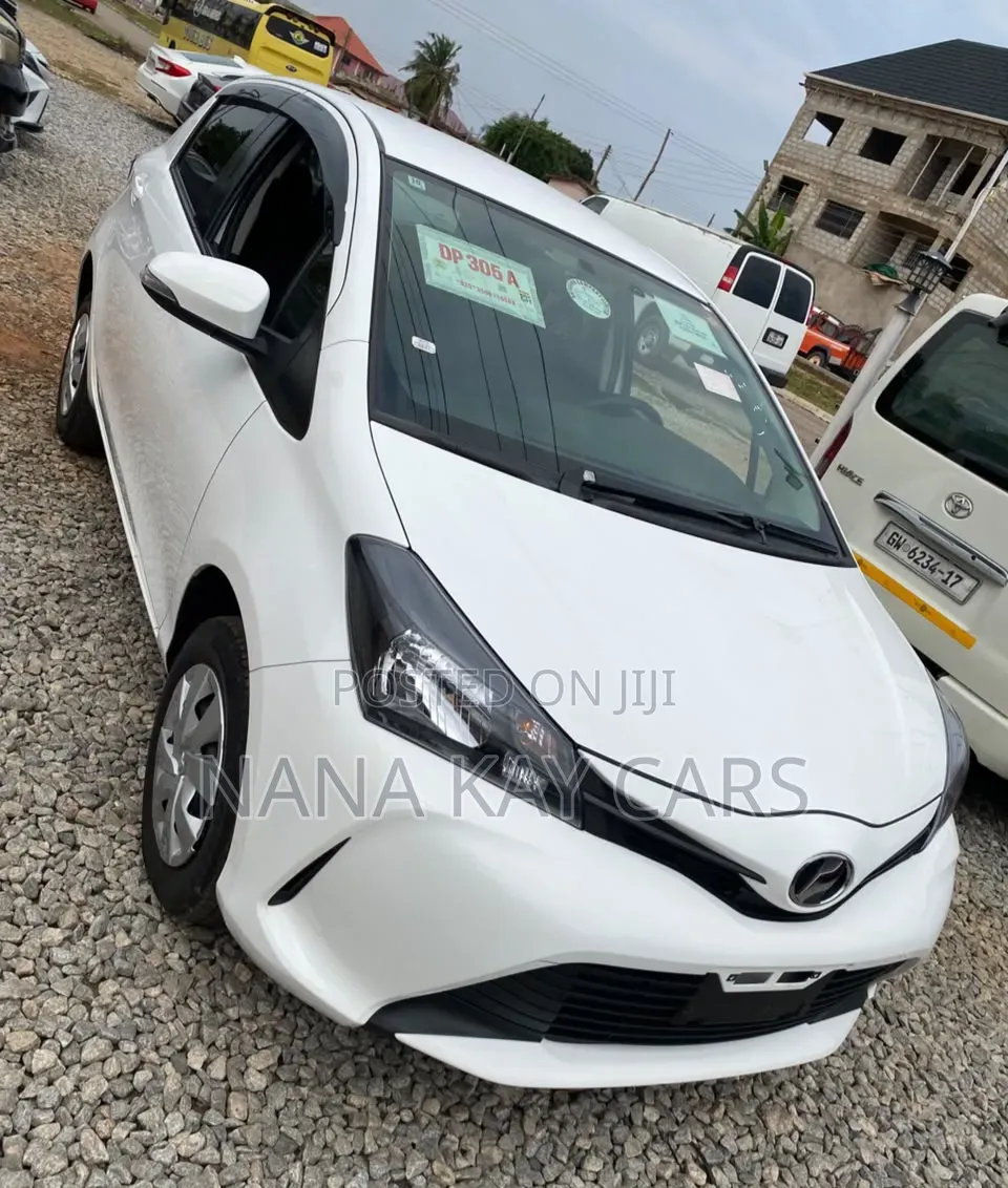 Toyota Vitz 2015 White