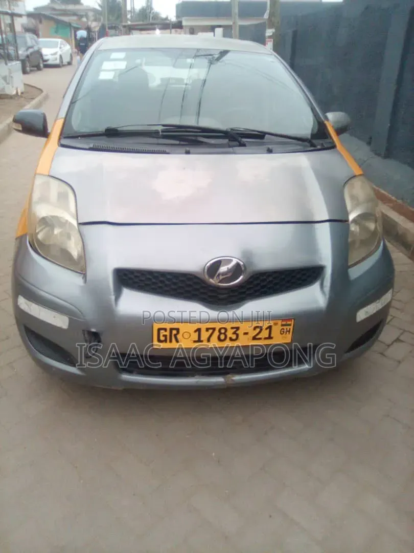 Toyota Vitz 2010 Gray