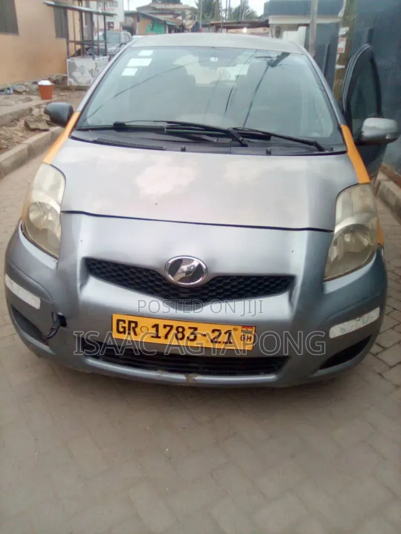 Toyota Vitz 2010 Gray