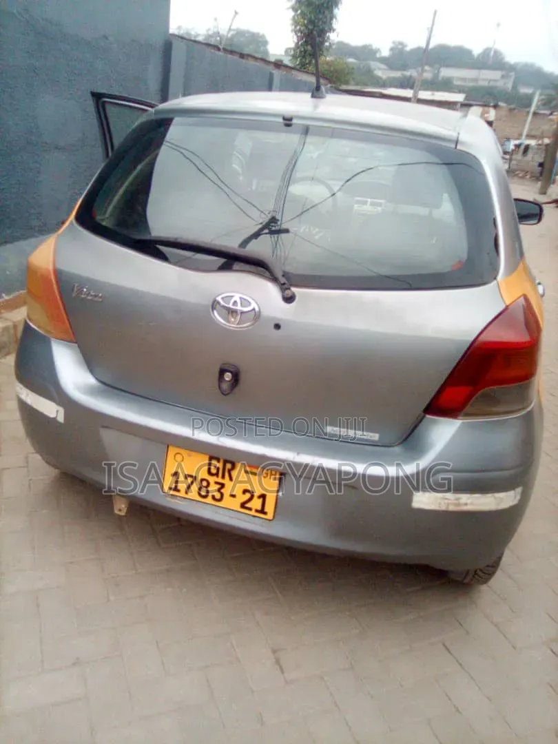Toyota Vitz 2010 Gray