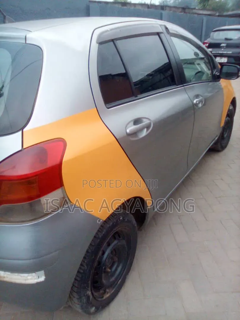 Toyota Vitz 2010 Gray