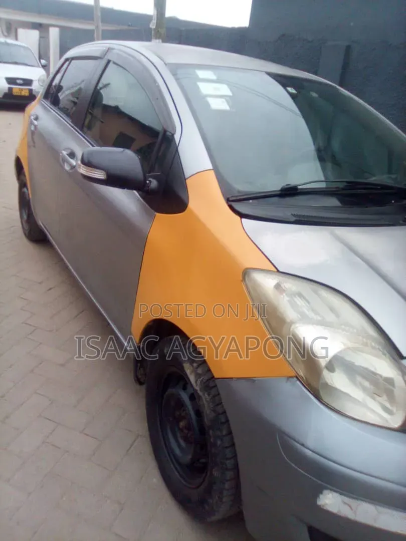 Toyota Vitz 2010 Gray