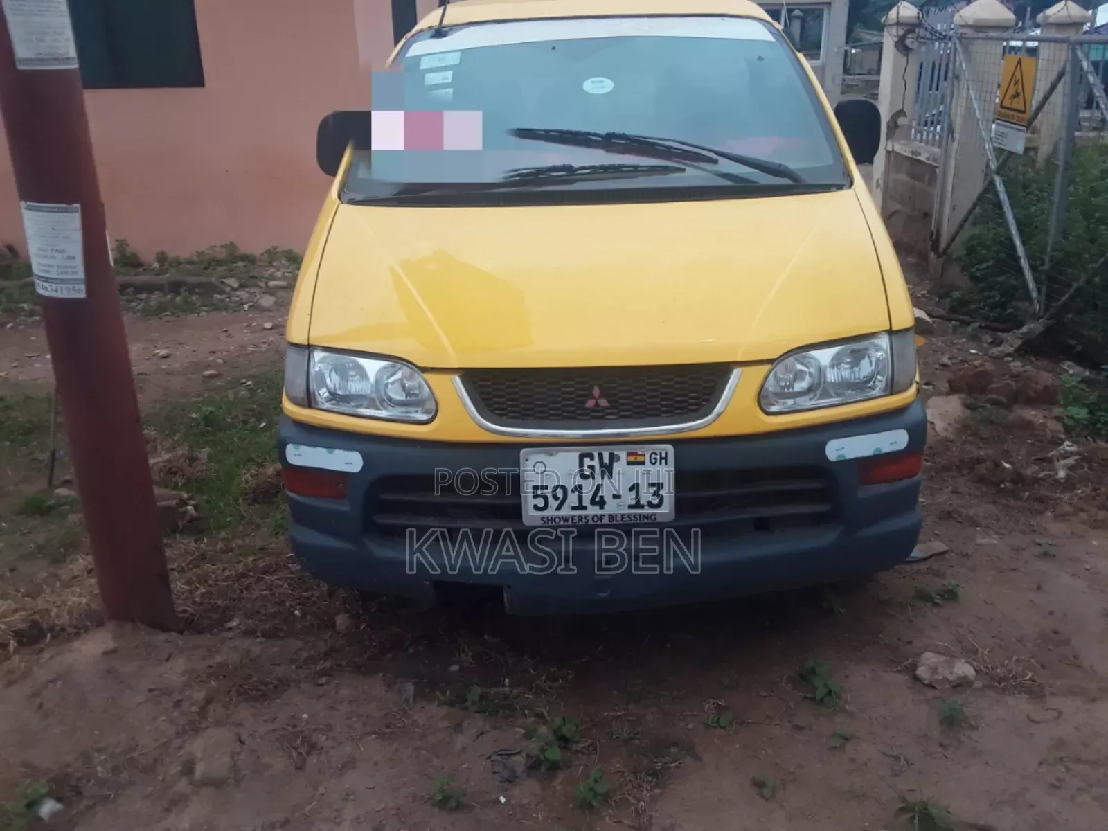 Mitsubishi L300 2004 Yellow