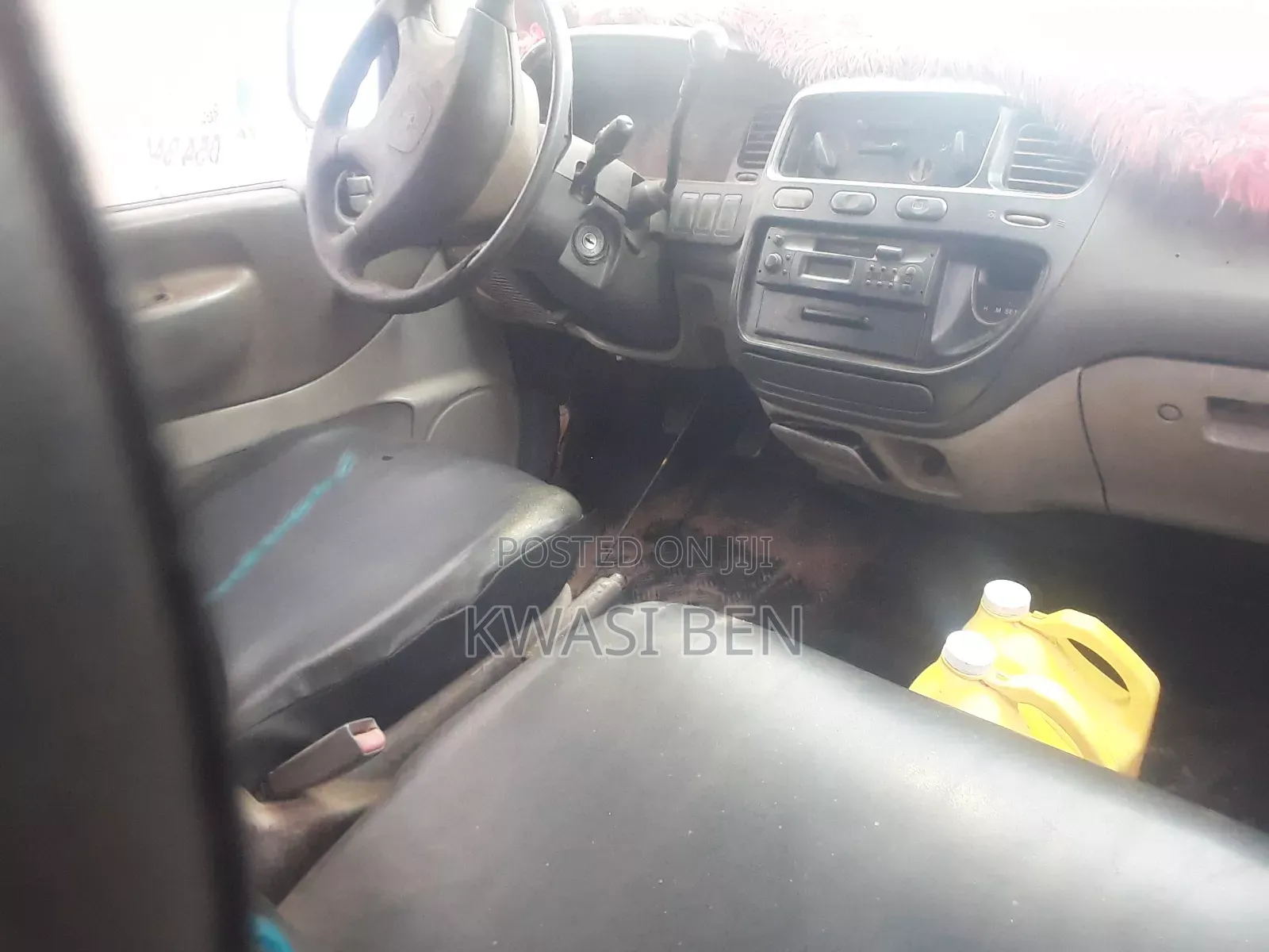 Mitsubishi L300 2004 Yellow