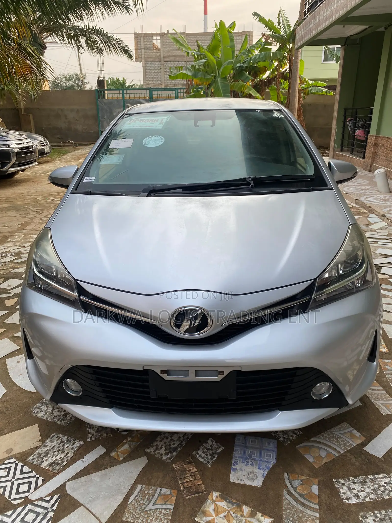 Toyota Vitz 2016 Silver