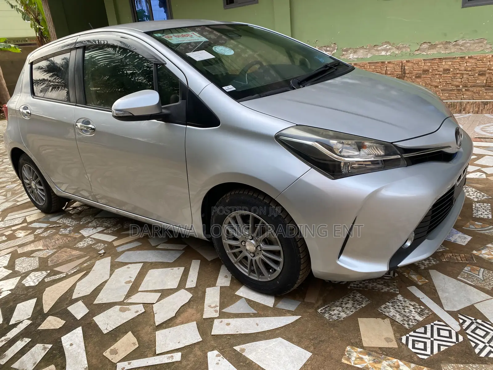 Toyota Vitz 2016 Silver