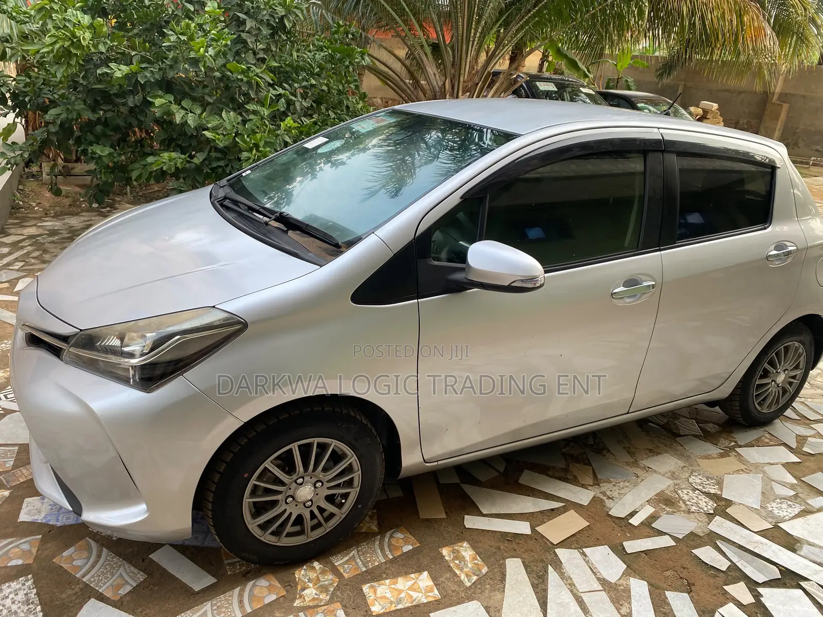 Toyota Vitz 2016 Silver