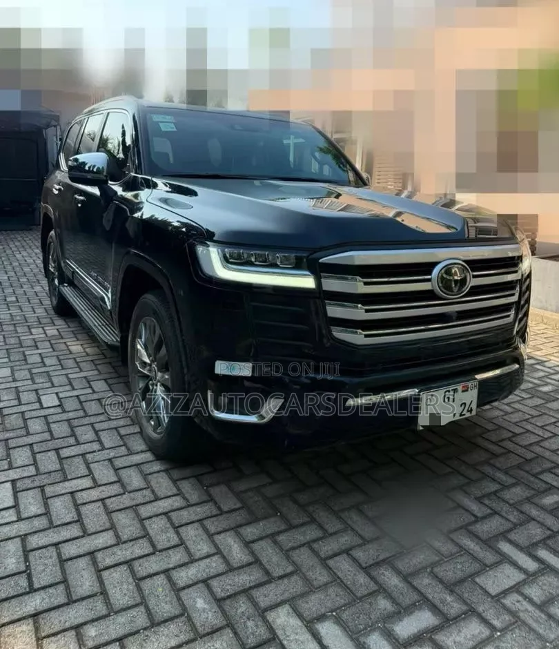Toyota Land Cruiser LC300 2024 Black