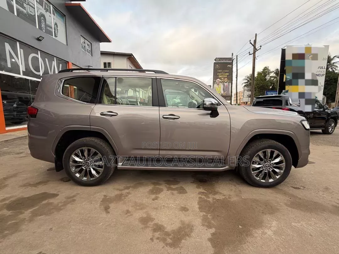 Toyota Land Cruiser LC300 2024 Gray