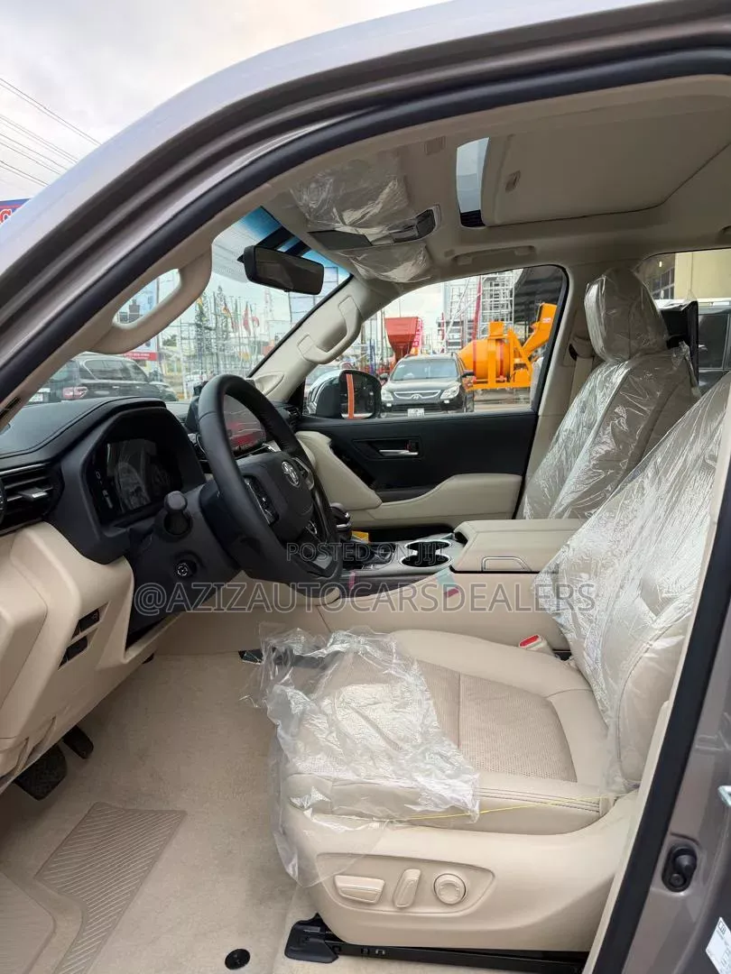 Toyota Land Cruiser LC300 2024 Gray