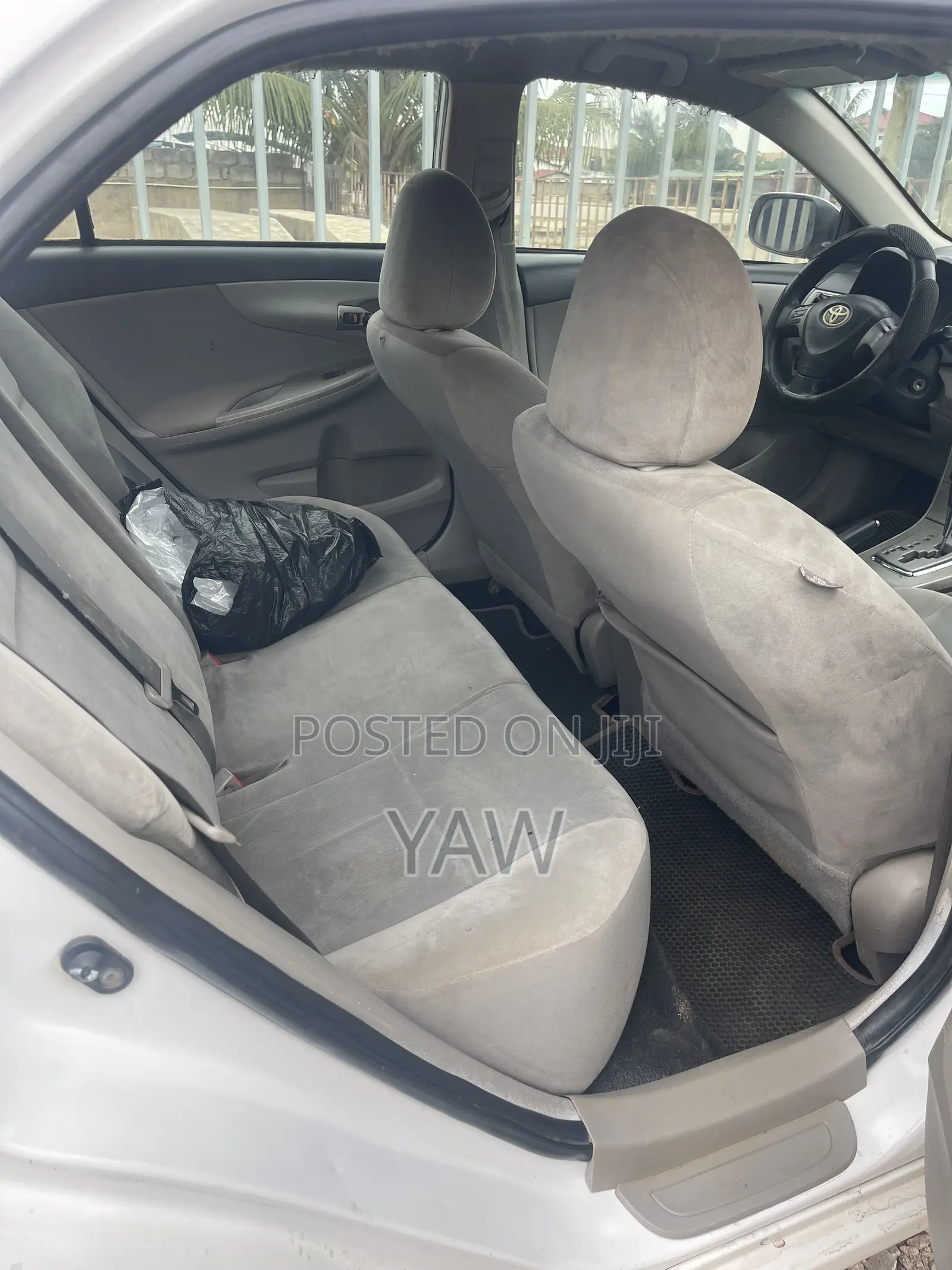 Toyota Corolla LE 4dr Sedan (1.8L 4cyl 4A) 2012 White